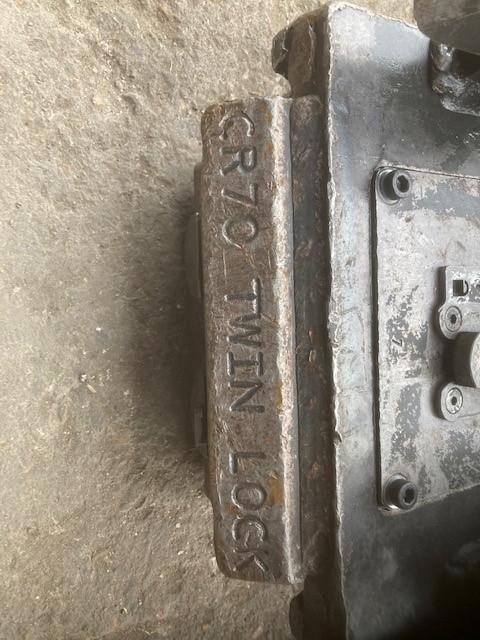 Attache hydraulique et godets Arden Equipment CR70