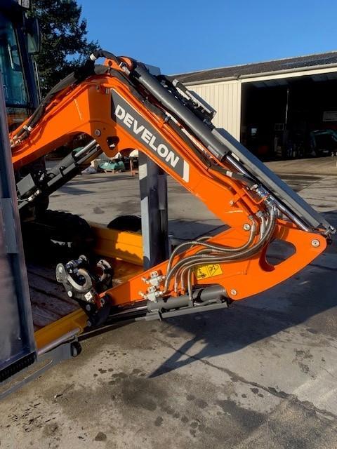 DEVELON DX27Z-7