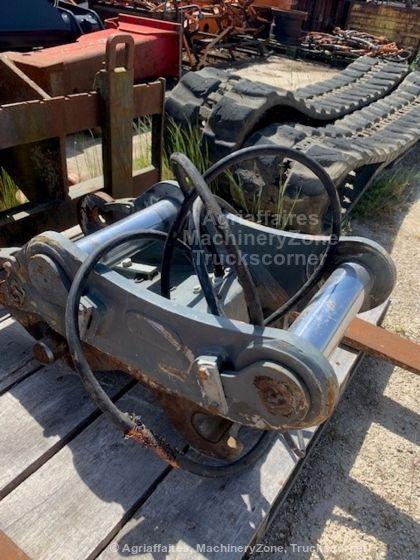 Attache hydraulique LIEBHERR SWA 33 + équipements